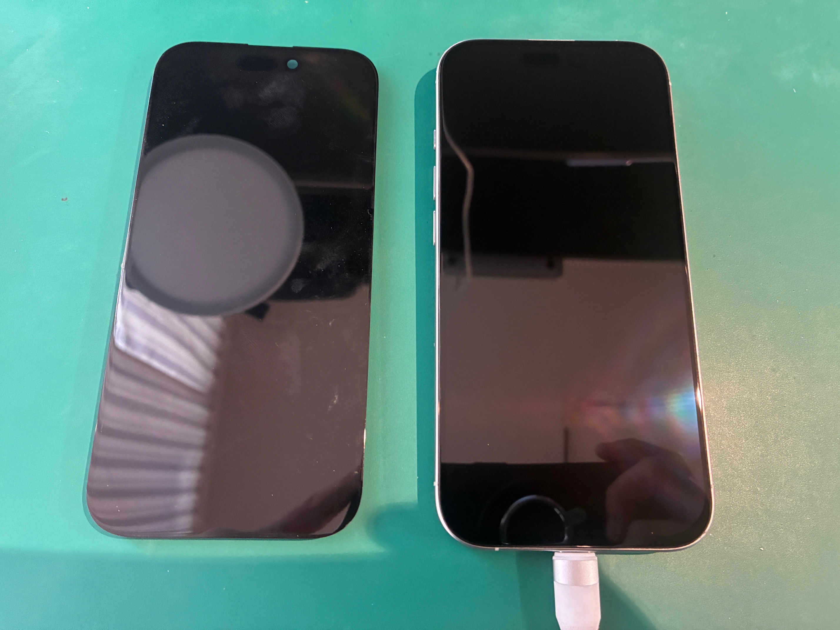 神戸市からお越しのお客様よりiPhone16Proの画面交換をご依頼いただきました！